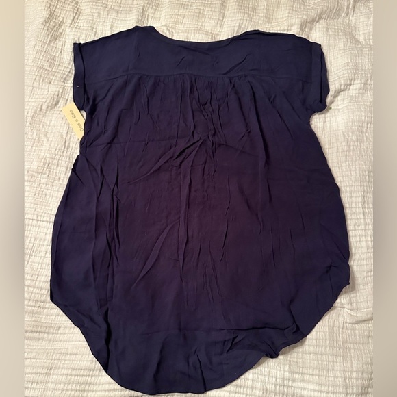 Doe & Rae V-Neck Tunic Button Down Top - NWOT - Size M - Picture 4 of 9